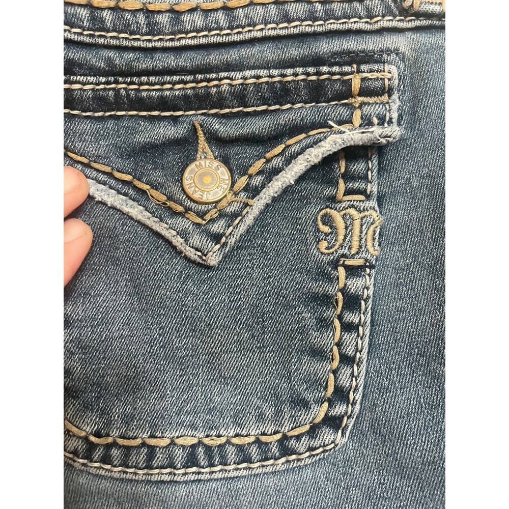 Miss Me Women's Blue Denim Shorts Size 27  with 13 bottons and pockets!!! - Picture 3 of 6